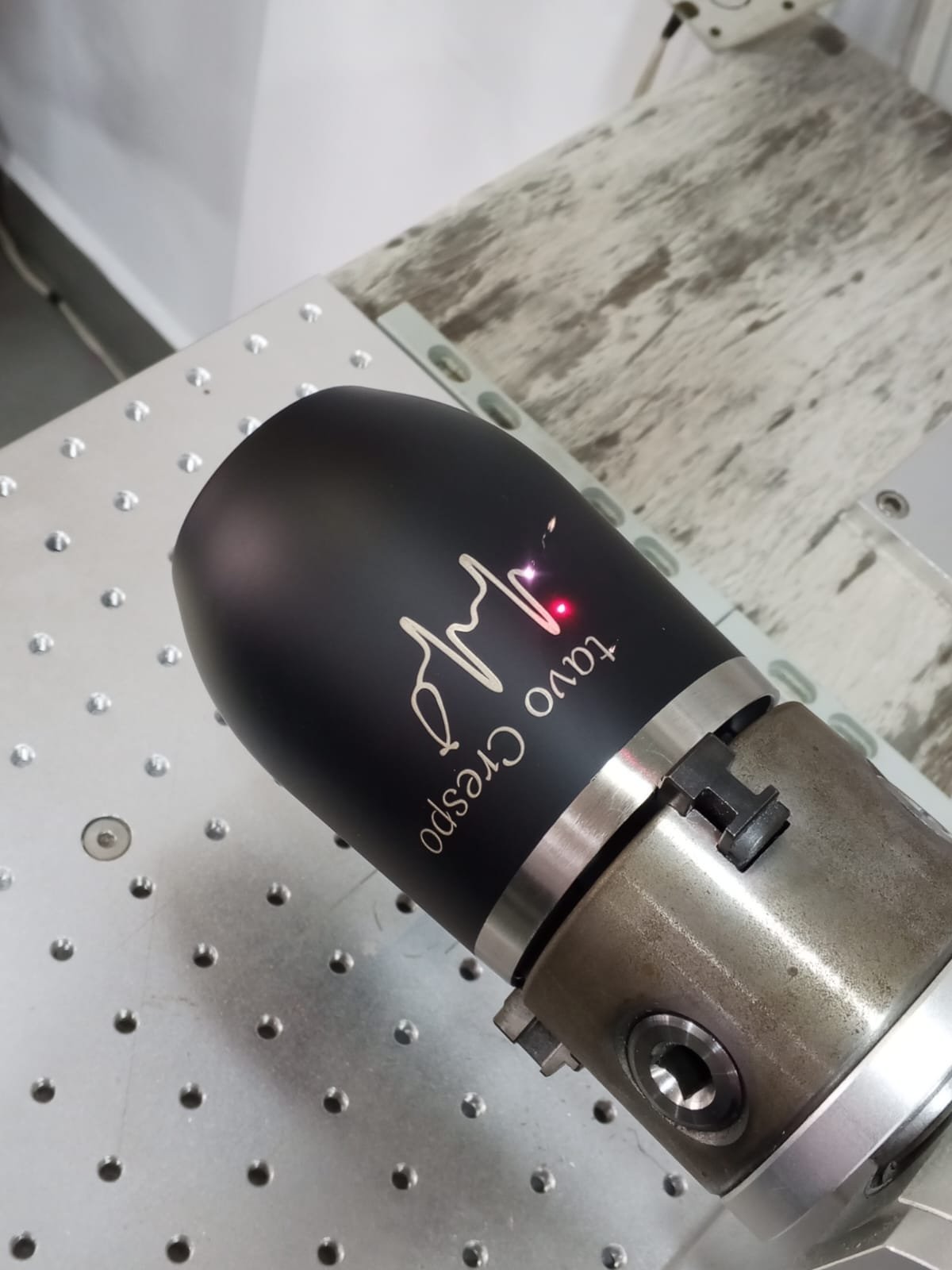Grabado láser personalizado sobre un termo